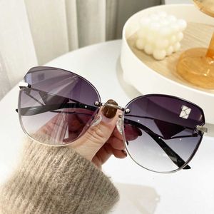 Moda Pradd Cool Sunglasses Designer 2023p Novo estilo para mulheres gradiente de cor dupla moldura grande face lisa de alta qualidade na moda