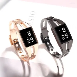 Armbanduhren Einfache Touchscreen-Digital-Luxus-Damenuhren 3 Farben Edelstahl Damen-Armbanduhr LED-Uhr für Frauen