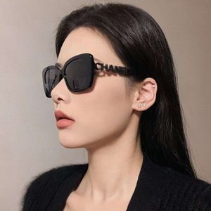 24SS Diseñador Channell S Nuevo estilo Pequeño marco grueso negro fragante para mujeres de alto grado Sense Ins-style Fashion Hot Girl Gafas de sol con forma de ojo de gato