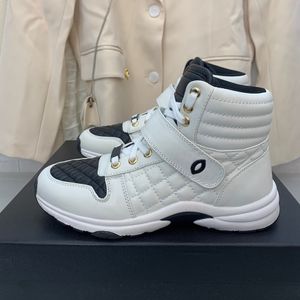 Mode lyxiga sneaker försvarare designer casual sko äkta läder märke sneakers kvinna tränare löparskor ess stövlar av varumärke S503 035