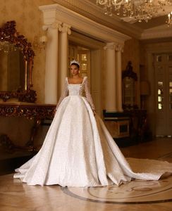 Elegante abito da ballo Abiti da sposa Bateau Maniche lunghe Paillettes Appliques Perline Lunghezza pavimento Ruffles Pizzo 3D Diamodns Perle Abiti da sposa Taglie forti Vestido de novia