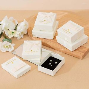 Sacchetti per gioielli Scatole di carta per gioielli da 50 pezzi/lotto con farfalla bianca San Valentino rosa orecchino ciondolo scatola braccialetto
