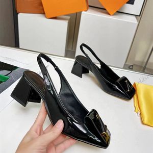 Kadınlar için Moda Pompaları Sallar Sandal Süper Yüksek Topuklu Toka Kayış Lüks Tasarımcı Mary Jane Ayakkabı Kadın Goth Kalın Topuklu Parti Sandalet Bayanlar