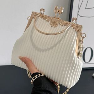 Evening Bags Luxury Brand Women Mental Handle Handbags And Purses Designer Green White Pleated Shell Clip Clutch Chain Crossbody 231123