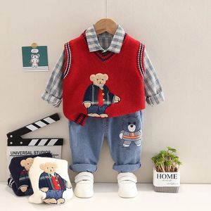 Kläder sätter höstens mode babykläder 1-4 år koreansk pojkes tecknad tröja tank top+vanlig skjorta+jeans 3 stycken babykläder småbarnskläder 231124