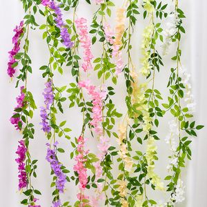 Simulerade wisteriablommor, rottingdekorativa blommor, förvirrade hängande blommor, plastblommor, vinstockar, blommor, växter, luftkonditioneringsrör, hinder