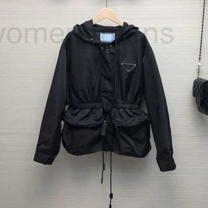 Herrjackor Designer Black Coat 2023 New Autumn Hooded Slimming och fashionabla kvinnors midjeband Windbreaker Jacket Top J0to 7T0i