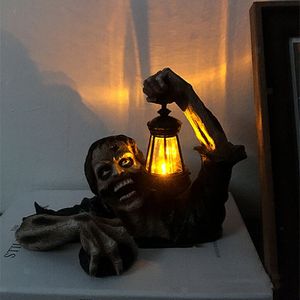 Andra evenemangsfestleveranser Halloween Crawling Lantern Zombie Staty med LED -ljus hartdekor Hantverk Halloween Haunted House Yard Garden Decor Horror Prop 230425