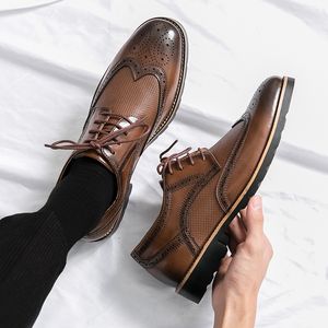 Yeni Erkekler Siyah Kahverengi Lace Up Brogues Ayakkabı Moccasins Erkek Düğün Balo Mezunlar Günü Partisi Ayakkabı Zapatos Hombre