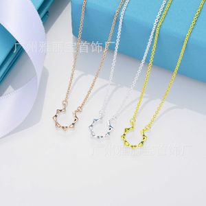 مصمم جديد ماركة Six Point Star Diamond Horn Necklace مع 18K Pure Gold Plating on White Copper for Women Simple and Murnable Design of