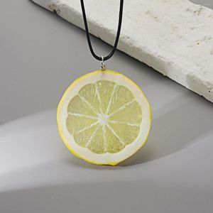 Collane con ciondolo Simpatica collana di frutta al limone arancione Gioielli da vacanza per donna Uomo Corda in pelle Accessori per il collo alla moda estiva