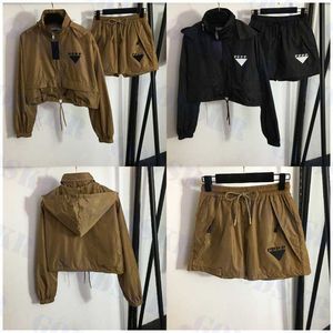 Women's Two Piece Pants designer Letter Jacket Womens Short Hooded Coat Sports Casual Shorts Zipper Windbreaker A8G6