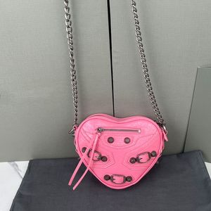 Borsa a tracolla a forma di cuore Hardware in metallo moda Borse a tracolla a catena argento Borse con chiusura a cerniera Borsa Tasca metallica per cellulare Portafogli con pochette a tracolla