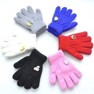 Party Favor 5-11 jaar oude kinderen winterhandschoenen warmte pluche en dikke dubbellaagse sporthandschoenen voor studenten schattige wortel- en aardbei-sieraden Kinderhandschoenen LT670