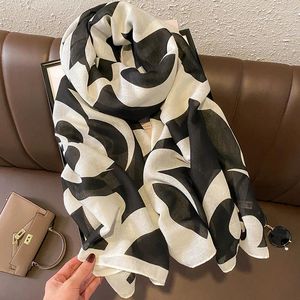 Sciarpe di lusso di marca Sciarpa di seta per le donne Scialle quadrato Avvolge Cotone Lino Hijab Fiore stampato Fazzoletto Foulard femminile