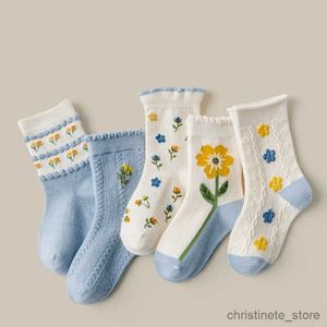 Kindersocken 5 Paar mittelgroße Kindersocken Frühling Herbst Baumwolle Mädchen Jungen Socken Blumen Cartoon Muster für Kinder Baby Kleidung Zubehör R231204