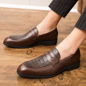 New Arrival Men's British Crocodile Pattern Metal Decoration Oxford Formal Wedding Prom Homecoming Shoes Sapato Social Masculino