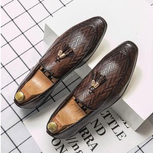 Männer Quaste Plaid Neue Müßiggänger Weben Schuhe Bequeme Weiche Freizeit Lederschuhe Mode Sapato Masculino Große Größe 45 D2H32