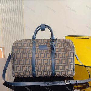 Toppdesigner duffle påsar för män bokstav f rese väska kvinnor totes kors kroppsväska präglad borrläder rem stor kapacitet sacoche