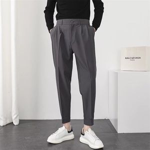 Calça masculina moda masculino calça casual cintura elástica pés pequenos pés magros estilo coreano plissado cônico calças machos calças streetwear 230425