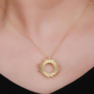 Подвесные ожерелья Poulisa Солнце цветочный ожерелье Золотое цвет для женщин модные украшения подарки в трендиные продукты цепь 2023
