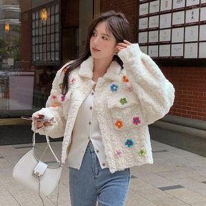 Women's Jackets Winter Lambswool Faux Fur Coat Color Contrast 3D Embroidery Flowers Wool Bomber Jacket Turn Down Collar Fleece Cardigan Tops