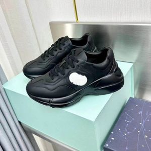 Sneakers Rhyton di lusso AAA di alta qualità Scarpe casual Sneakers da uomo e da donna Pelle nera avorio Scarpe con finiture rosa Contrasto ad incastro g Ritaglio Tacco medio Trainer V