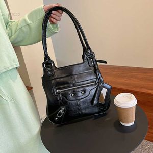 Totes 2022 Brand Studded Shoulder Bags for Women High Quality Leather Armpit Bag Fashion Purses and Handbags Designer Tote Bag
