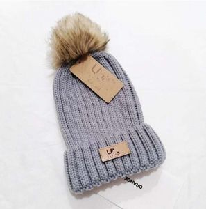 Chapéus Lenços Conjuntos Beanie / Skull Caps Beanie Cap Mens Designer Bucket Chapéus Nova Moda Feminina Senhoras Quente Inverno Beanie Grande Pele Falso Pom Poms Bobble Hat Outdoor Make