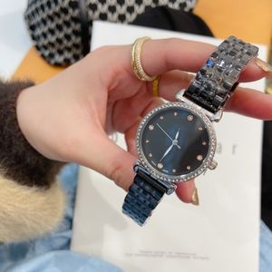 Kvinna Luxury Designer Automatisk kvarts Titta på Kvinnan Auto 3 Hands Watches Wristwatch C2