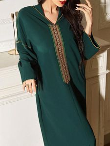 エスニック服の春の刺繍イスラム教徒のドレスフード付きabaay lamadan eid kaftan saudiアラビア語イスラム長いローブcaftan vestidos