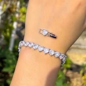 Charm armband cwwzircons chic kärlek hjärtform kubik zirkoniumsten bröllop engagemang tennisarmband för kvinnor klassiska cz smycken present cb293 230425 rrr