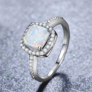 Klusterringar vintage smycken mode vit hand runda opal stenring