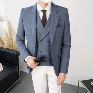 Herrdräkter (blazer västbyxor) passar gentleman italiensk stil modeföretag avslappnad smal klänning formell 3-del