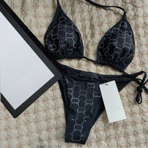 Designer Bikinis Kvinna Tvådelad Bikini Med Letter Baddräkter Kristall Sommar Badkläder Strand Lyxiga Baddräkter Trepunktsbaddräkt