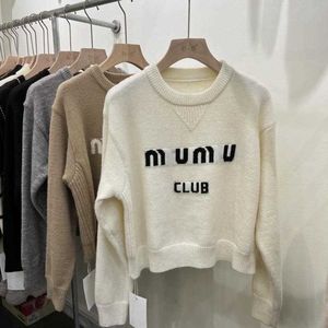 Zimowe dzianiny kobiety wełniane swetry haft haft pullover płaszcz miu designerski sweter z długim rękawem Tshirt damski koszula Koszulka swobodna bluza