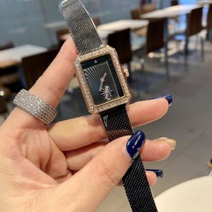 Kvinna Luxury Designer Automatisk kvarts Titta på Kvinnan Auto 2 Hands Watches Wristwatch C6