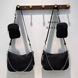 Designerkedja kvinnor crossbody väskor vintage elegant bröstväska mångsidig nylon resor axelväskor rem ryggsäckar handväska