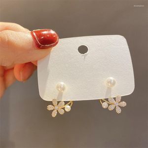 Kolczyki w stylu koreański dwustronny kwiat perłowy dla kobiet Temperament słodki złoty okrągły cyrkon elegancki dar biżuterii