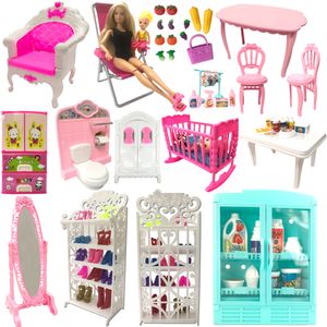 Dolltillbehör NK Mix Toys Mini Mirror Bed Table Kitchen Kylskåp för Kelly Table Spela husmöbler JJ 230424