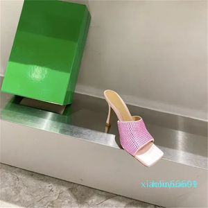 Sandali estivi da donna Pantofole con tacchi alti sottili Pantofole da donna con strass Una cinghia Punta quadrata Scivoli Sandalo Sexy Peep Toe Party Shoes Donna