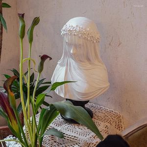 装飾的な置物レディゴシック様式の彫刻の女性彫像不気味なアート奇妙なライブラリーノルディックデスクトップ樹脂の家の装飾