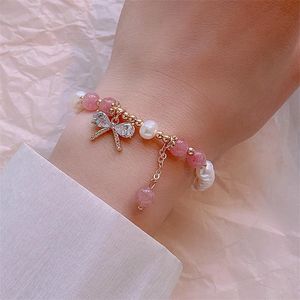 Strand Sweet Pink Freshwater Pearl Armband Women's Strawberry Crystal Micro-Inlaid Zircon Bow Vintage Wrist Accessories Pärlade Strands