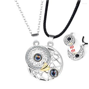 Pendant Necklaces Lovecryst 2pcs/set Projection Necklace 100 Languages I Love You Sun Moon Couple Jewelry Friends Gifts