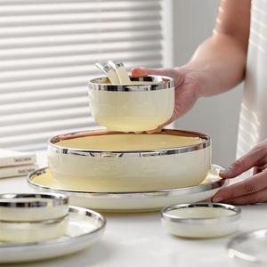 Ciotole Piatti Bacchette Set Stoviglie in ceramica con bordi argentati Piatti di riso per uso domestico Ciotola per zuppa di tagliatelle.