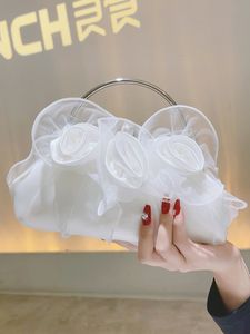 Kvällspåsar Flower Petal Clutch Bridal Handbag Evening Bag Satin Rose Elegant Purse For Bridesmaid Wedding Party Formal White Handle Bag 230425