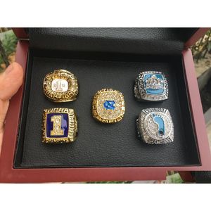 Cluster Rings 5st 1982 1993 2005 2009 North Carolina Tar Heels Championship Ring With Wood Display Box Men Fan Present Partihandel Drop Dh0xt