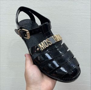 20223 Najnowsze galaretki sandały projektanty przezroczyste kapcie kobiety mężczyźni płaskie szkiełka gumowe podeszwa klapki sandały koronkowe buty na zewnątrz rozmiar 35-45