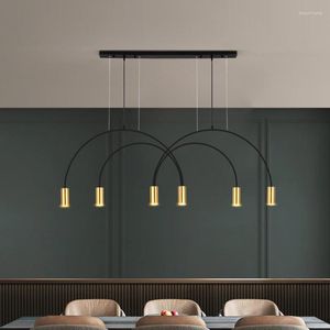 Lampade a sospensione Nordic Retro Lampadario a LED ad arco Soggiorno Tavolo da pranzo Negozio di abbigliamento Ferro battuto Line Art Semplice illuminazione decorativa