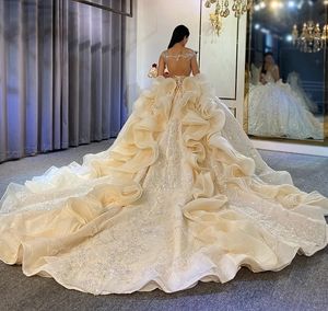 2024 funkelndes Kristall-Perlen-Hochzeitskleid mit langer Volant-Schleppe, Ballkleid, Kirche, Brautparty-Kleid in Dubai, Vestido De Noiva